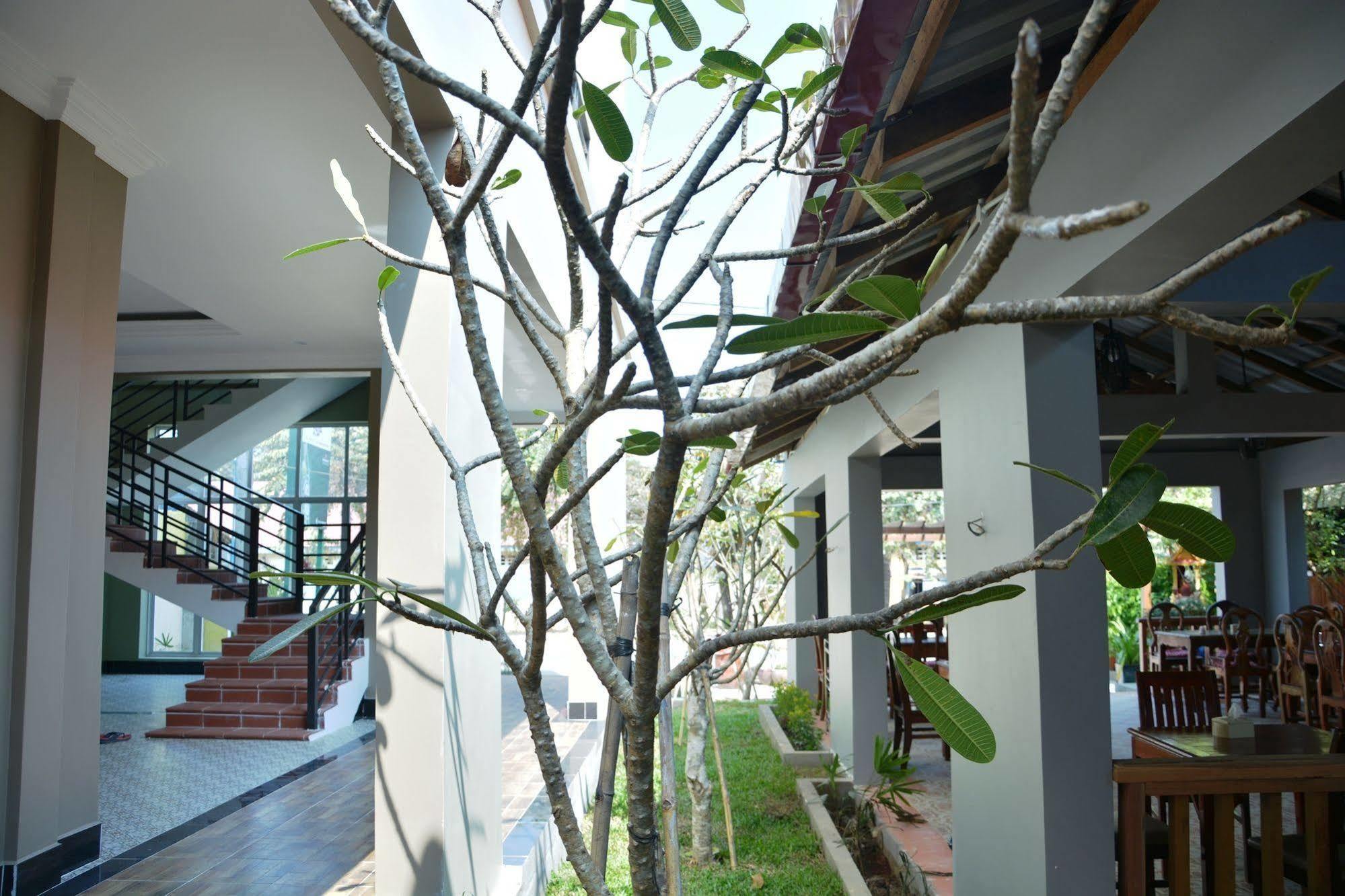 Neakru Guesthouse And Restaurant Kampot Exterior foto