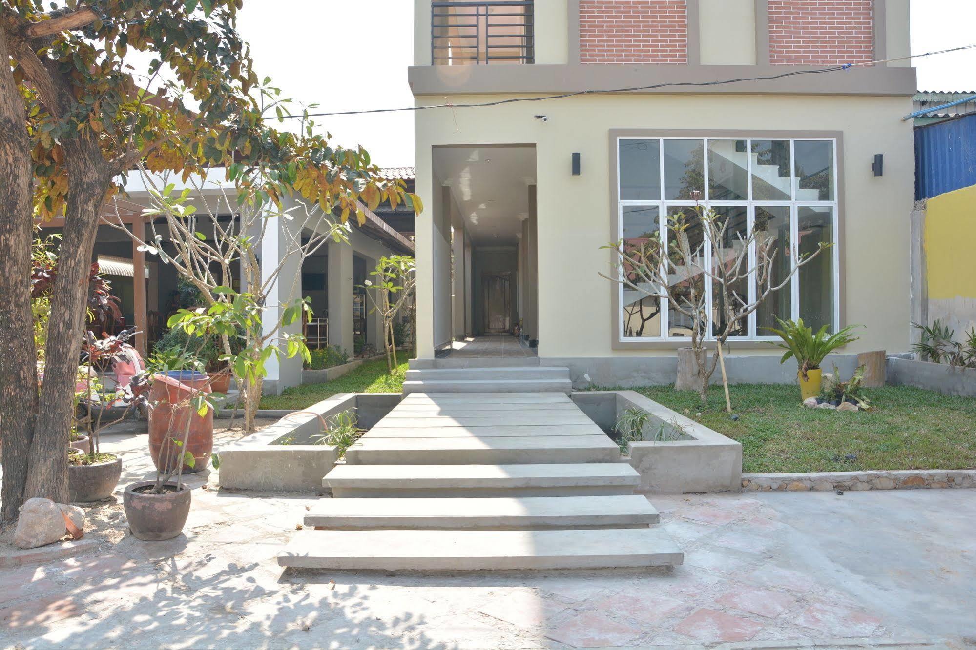 Neakru Guesthouse And Restaurant Kampot Exterior foto