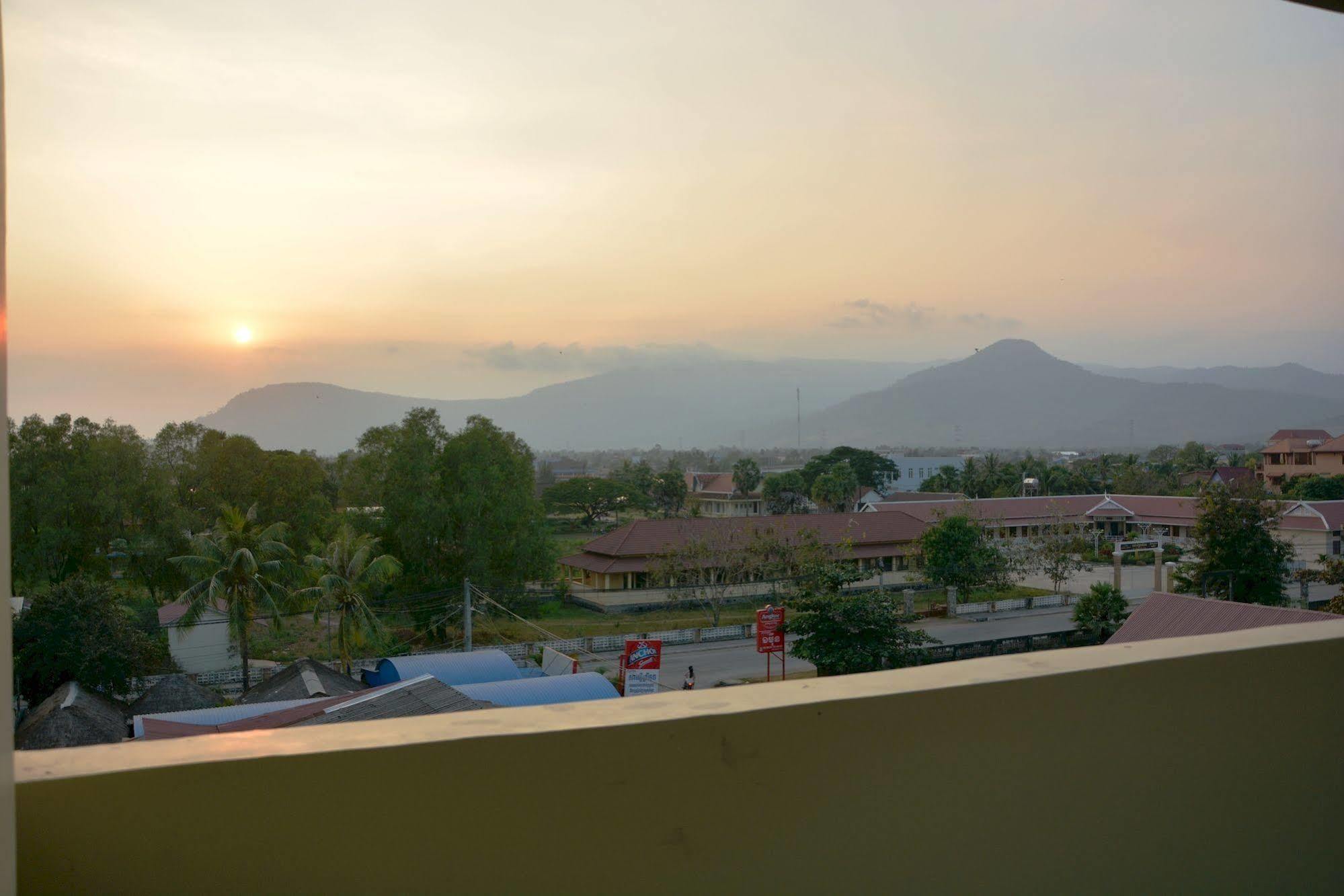 Neakru Guesthouse And Restaurant Kampot Exterior foto